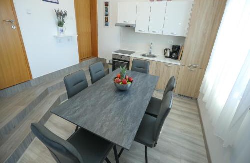 Starigrad Apartment | Luxury Apartment with heated pool in Starigrad