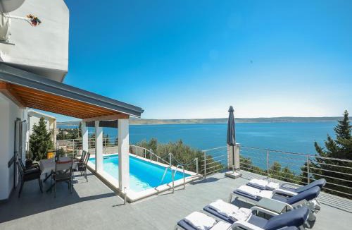 Starigrad Apartment | Luxury Apartment with heated pool in Starigrad