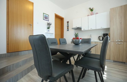 Starigrad Apartment | Luxury Apartment with heated pool in Starigrad