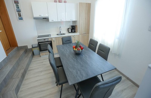 Starigrad Apartment | Luxury Apartment with heated pool in Starigrad