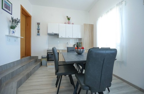 Starigrad Apartment | Luxury Apartment with heated pool in Starigrad