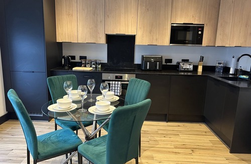 North Finchley Apartment | Luxury apartment with private balcony