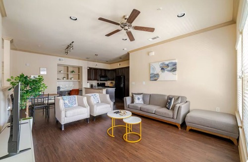 Katy Apartment | Luxury apartment with private garage