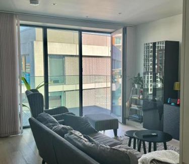 Docklands House | Luxury apartment with River Thames view