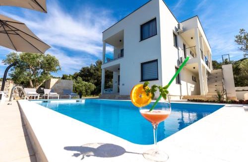 Bozava Apartment | Luxury Apartments Mauro with Heated Pool