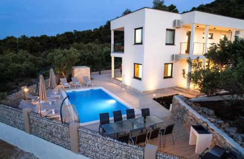 Bozava Apartment | Luxury Apartments Mauro with Heated Pool
