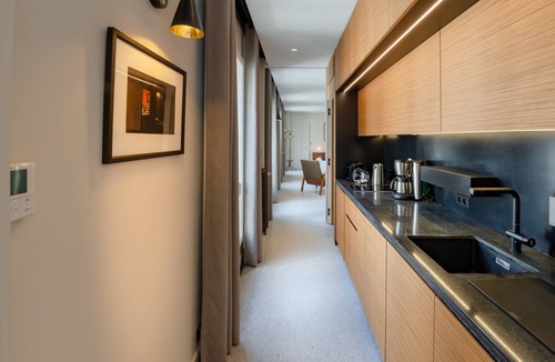 Gaillon Apartment | LUXURY APPARTMENT WITH AC – LOCATED BY THE CHIC HEART OF PARIS VENDOME OPERA