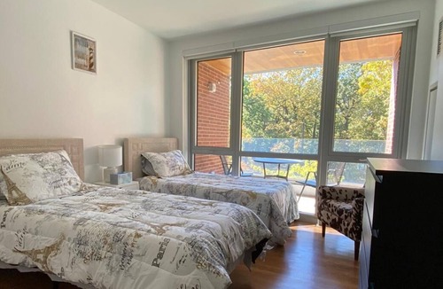 Mission Hill Apartment | luxury apt and river view