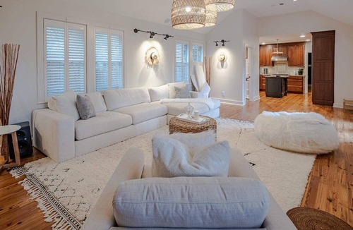 Westfield Apartment | Luxury Apt by Zilker - Pro Kitchen, W/D, Parking