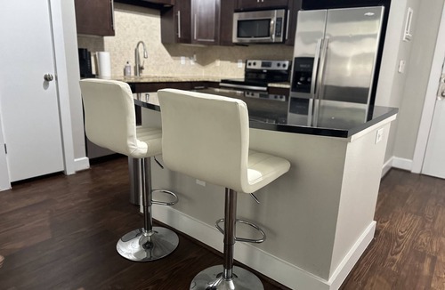 Memorial Apartment | Luxury apt. in perfect location