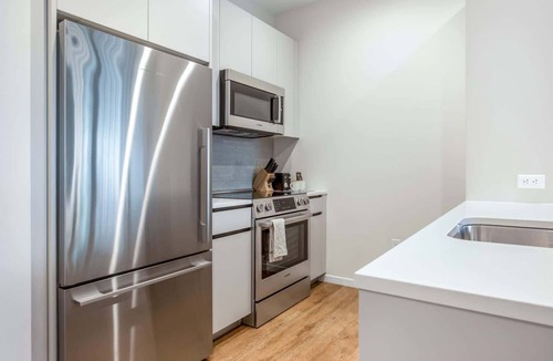 Seaport District Apartment | Luxury Apt in Seaport with Gym and Pool