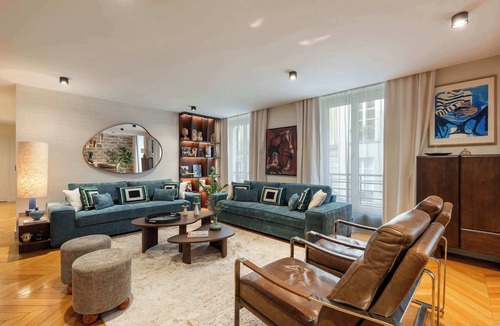 10th Arrondissement Apartment | Luxury Apt – Le Marais – AC – 5-stars Comfort