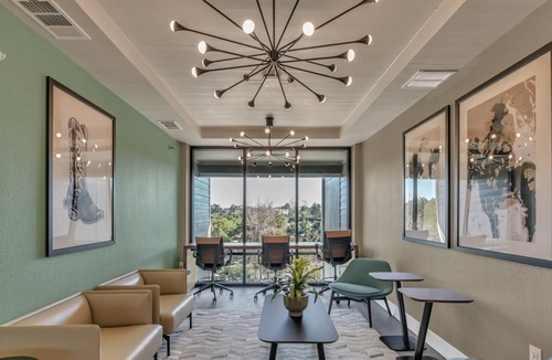Spring Apartment | Luxury Apt, Private Balcony, Community Pool, Fitness Center, Workspace, BBQ Station