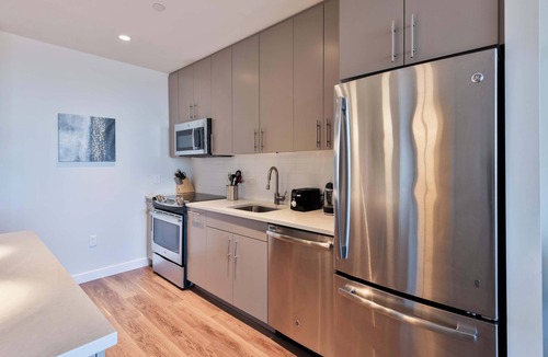 Seaport District Apartment | Luxury Apt Seaport with Gym and Pool