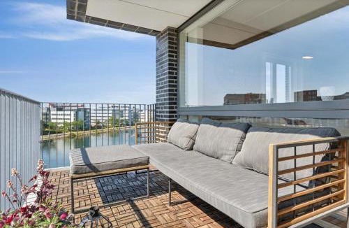 Sydhavnen Apartment | Luxury Apt with Harbor Views 2