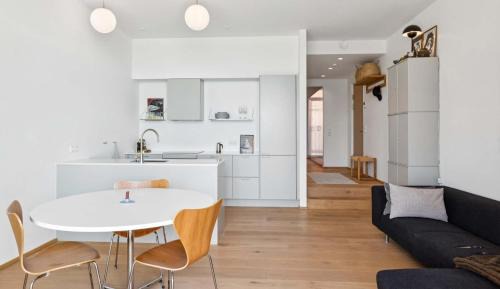 Sydhavnen Apartment | Luxury Apt with Harbor Views