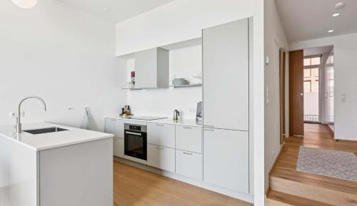 Sydhavnen Apartment | Luxury Apt with Harbor Views