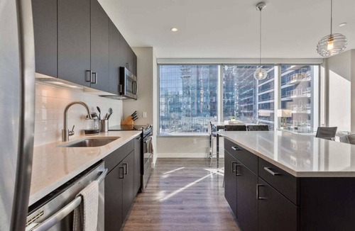 Seaport District Apartment | Luxury Apt with Harbor Views and Gym