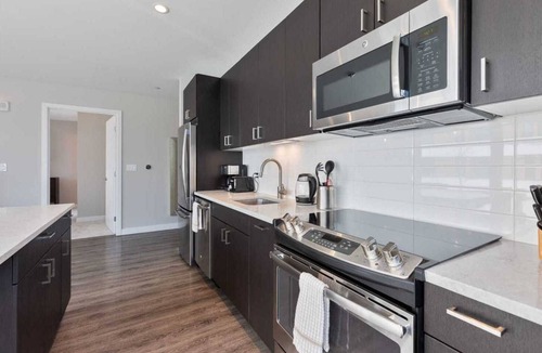 Seaport District Apartment | Luxury Apt with Harbor Views and Gym