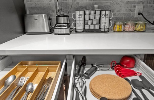 New Brunswick Apartment | Luxury Apt with Pool and Free Parking