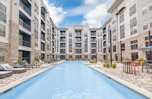 Crestline Heights Apartment | Luxury Apt with shopping and restaurants