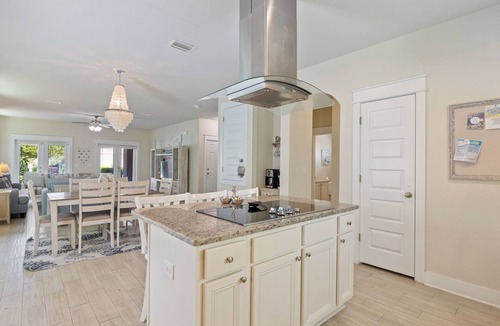 Ono Island House | Luxury Arborgate Home with a Community Pool: The Sunkissed Seahorse!