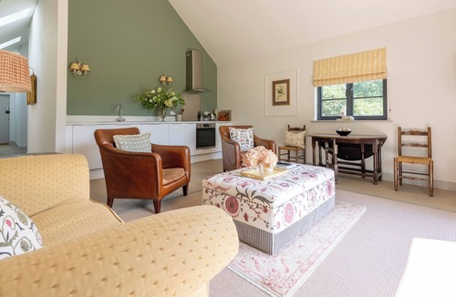 South Cadbury House | Luxury, architect designed 7 bedroom barn conversion in idyllic rural setting.