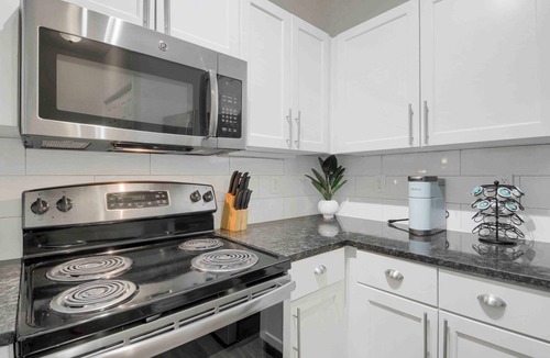 SoNo Apartment | Luxury at Midtown!