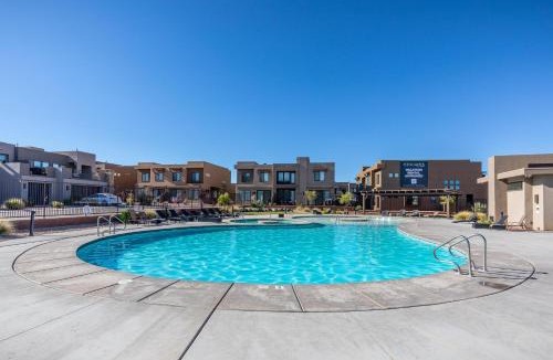 St. George House | Luxury At The Ledges