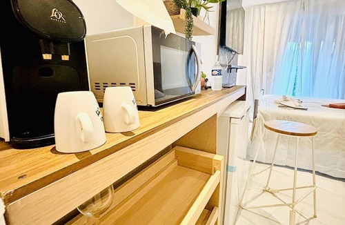 Les Cinq Avenues Apartment | Luxury at your fingertips: private Jacuzzi, chic decor & unforgettable moments