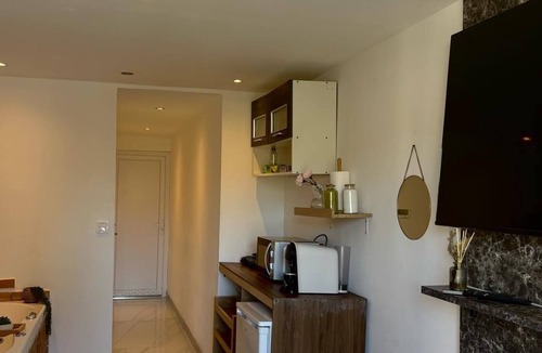 Les Cinq Avenues Apartment | Luxury at your fingertips: private Jacuzzi, chic decor & unforgettable moments