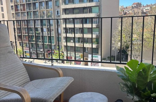 Les Cinq Avenues Apartment | Luxury at your fingertips: private Jacuzzi, chic decor & unforgettable moments