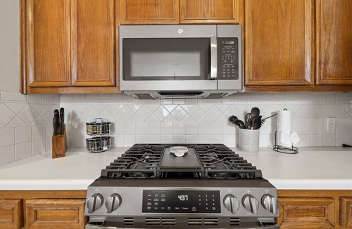 Harris Ridge Apartment | Luxury Austin Retreat w/Hot Tub & Fireplace - 4BR