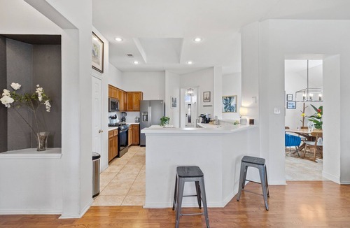 Harris Ridge Apartment | Luxury Austin Retreat w/Hot Tub & Fireplace - 4BR