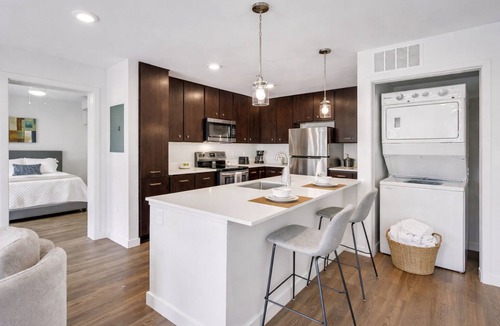 Jarrell Apartment | Luxury Austin Stay Near St. David’s with Pool+ Gym