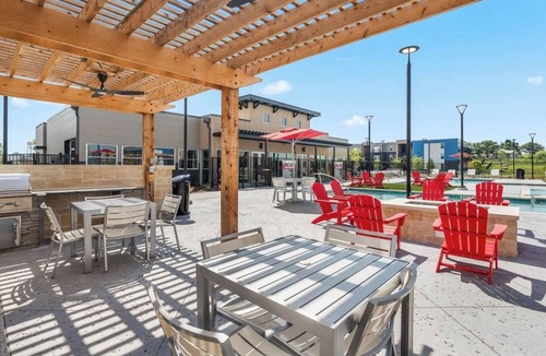 Jarrell Apartment | Luxury Austin Stay Near St. David’s with Pool+ Gym