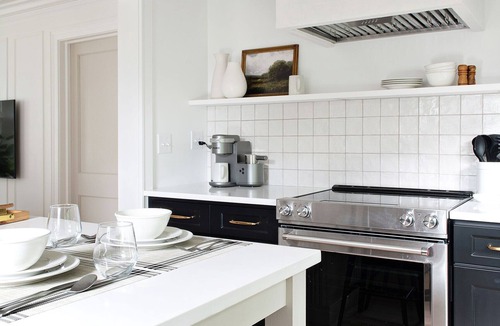 Avondale House | Luxury Avondale Guest House, Walk to Shops