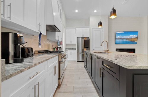 Wedgefield House | Luxury Awaits in Elegant Retreat 5-bedroom house with AC, WiFi