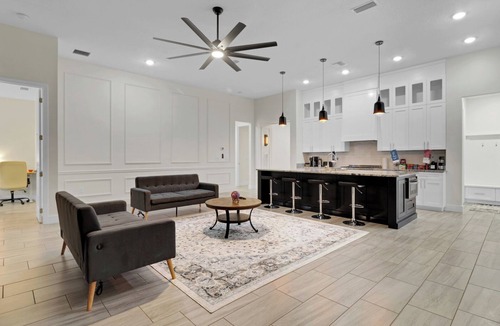 Wedgefield House | Luxury Awaits in Elegant Retreat 5-bedroom house with AC, WiFi