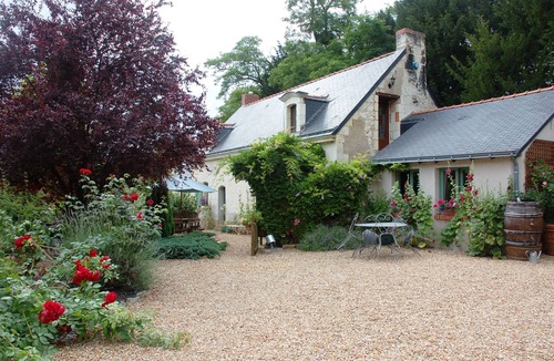 Brion Cottage | Luxury B&B, near Saumur, in 18thC former wine estate, heated pool