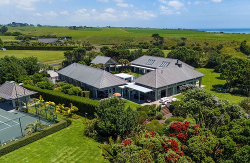 Pitone House | Luxury beach front property