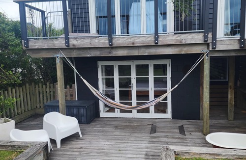 Leigh House | Luxury Bach in the Centre of Leigh - Dog Friendly and close to everything,