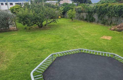 Leigh House | Luxury Bach in the Centre of Leigh - Dog Friendly and close to everything,