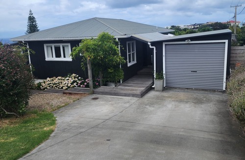 Leigh House | Luxury Bach in the Centre of Leigh - Dog Friendly and close to everything,