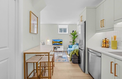 Fairfield Apartment | Luxury Bachelor Guesthouse - New Built - Wifi