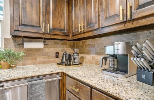 Keller House | Luxury Backyard Oasis | Sleeps 10 Near Southlake