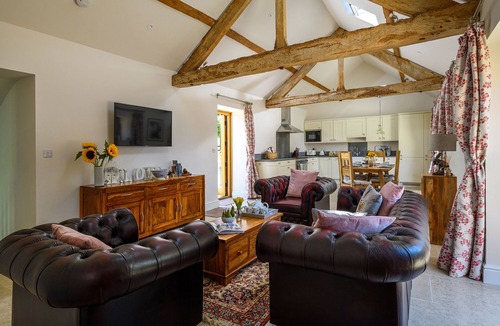 Banbury Cottage | Luxury Barn conversion in village farm setting.