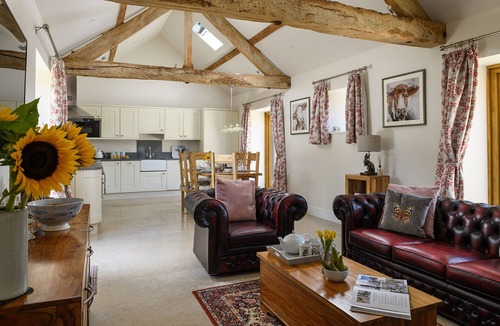 Banbury Cottage | Luxury Barn conversion in village farm setting.