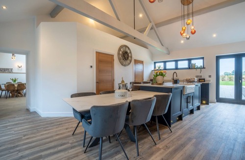 Happisburgh House | Luxury Barn, Hot Tub, Dog Friendly