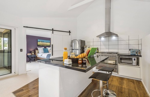 Goldie House | Luxury "barn loft" inspired accommodation within the Macedon Ranges